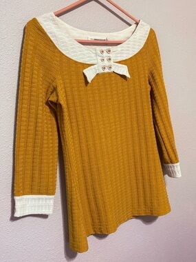 Pilcro Yellow Ochre Long Sleeved Knit Top With White Trim and Buttoned Cuffs